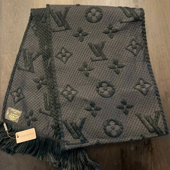 Louis Vuitton Black Monogram Scarf NWT - Picture 4 of 5